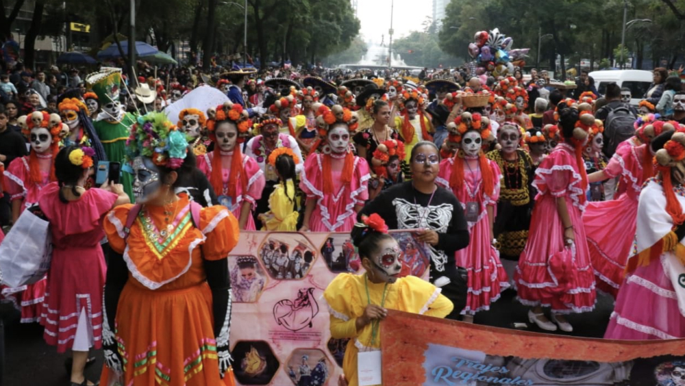 Catrinas se apoderan de la Ciudad de México