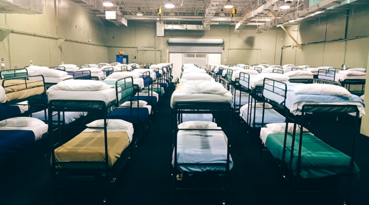 EE.UU. ordena cierre de centro de detención de menores en Florida