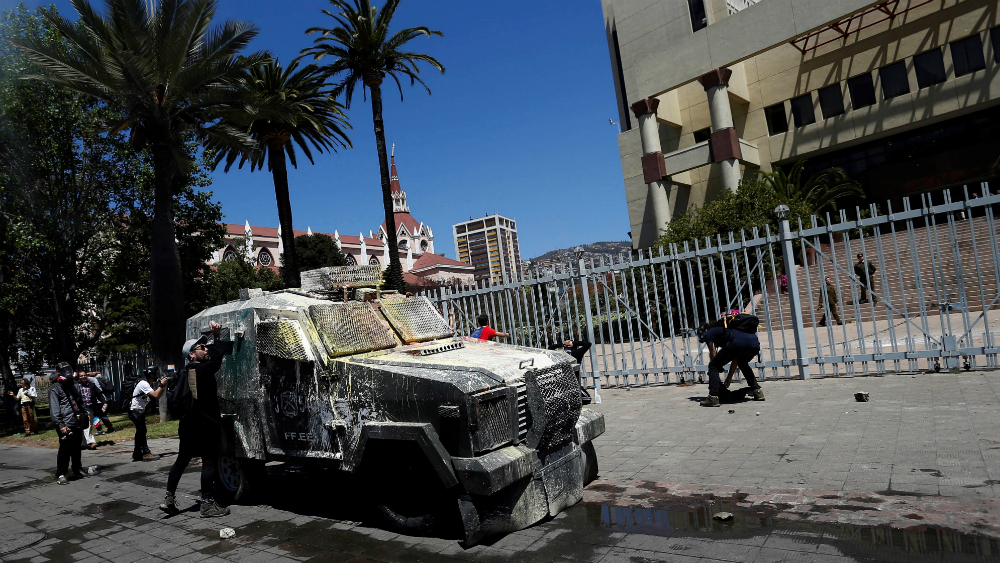 Suspende actividades Congreso de Chile por protestas