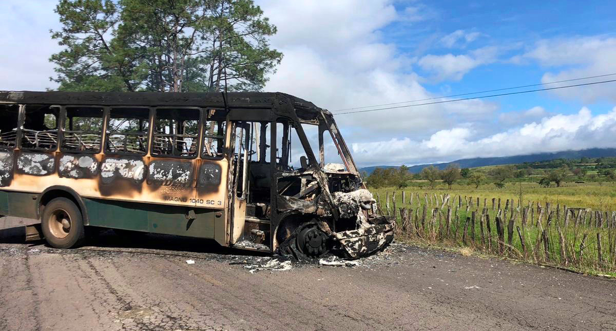 Presuntos integrantes del CJNG realizan al menos dos bloqueos en Michoacán