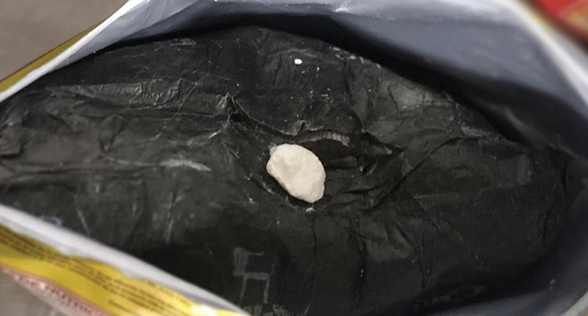 Detienen a colombiano con 10 kilos de cocaína en al AICM