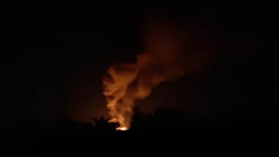 Incendio en bodega de combustible robado deja cinco heridos en Tabasco - columna-de-humo-elevada-por-incendio-de-bodega-clandestina-de-combustible-robado