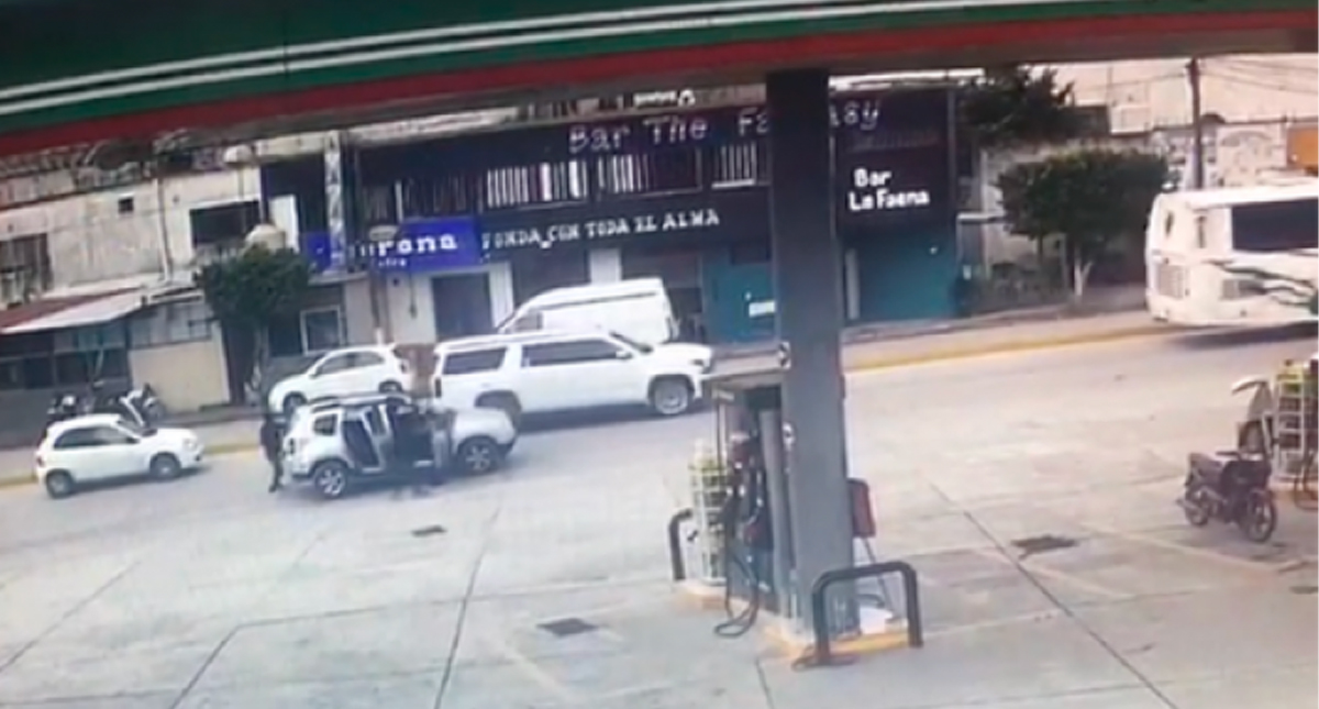 #Video Comando acribilla a conductor de camioneta de lujo en Tabasco