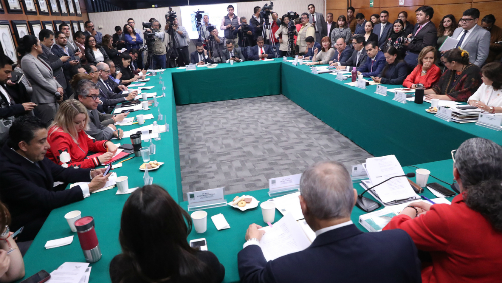 Diputados aprueban en comisiones revocación de mandato