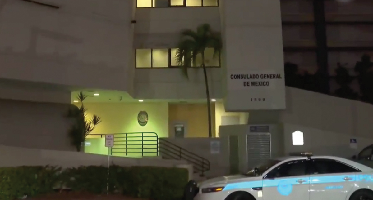 Hijos mayores de José José se reúnen con Sarita en Consulado en Miami