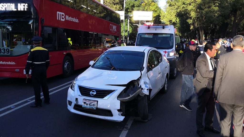 Automovilista atropella a cuatro personas sobre Paseo de la Reforma
