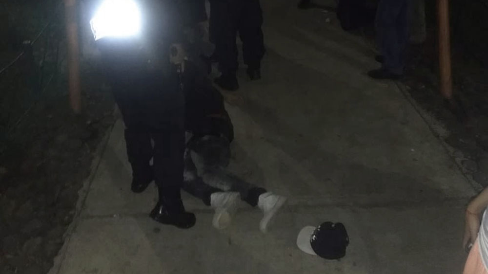 Vecino de Tlatelolco desarma a delincuentes y los balea