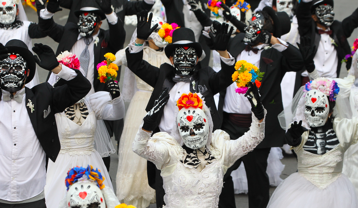 Macrodesfile de Día de Muertos invade calles de la Ciudad de México