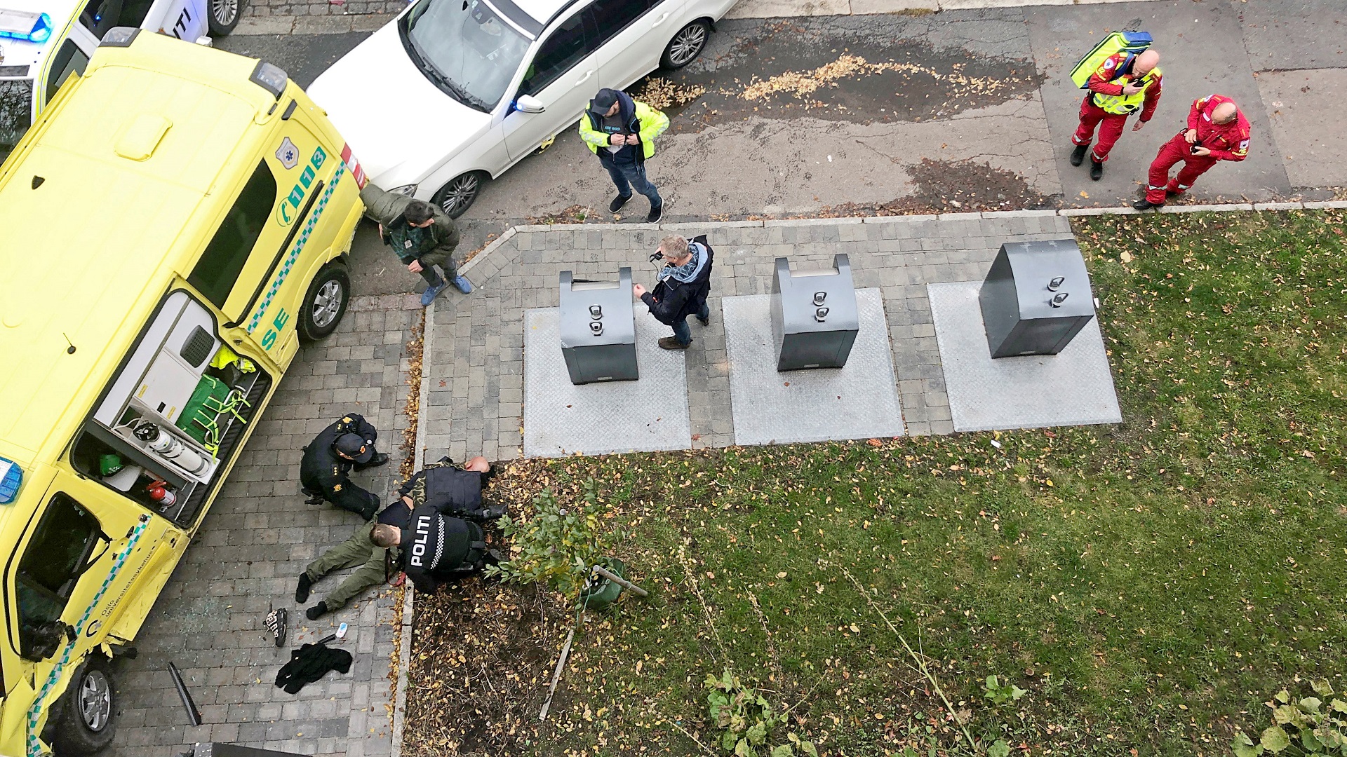 Sujeto roba ambulancia y atropella a varias personas en Noruega