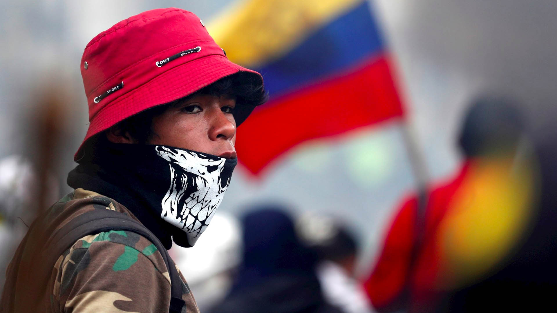 Ecuatorianos desafían el toque de queda para continuar las protestas