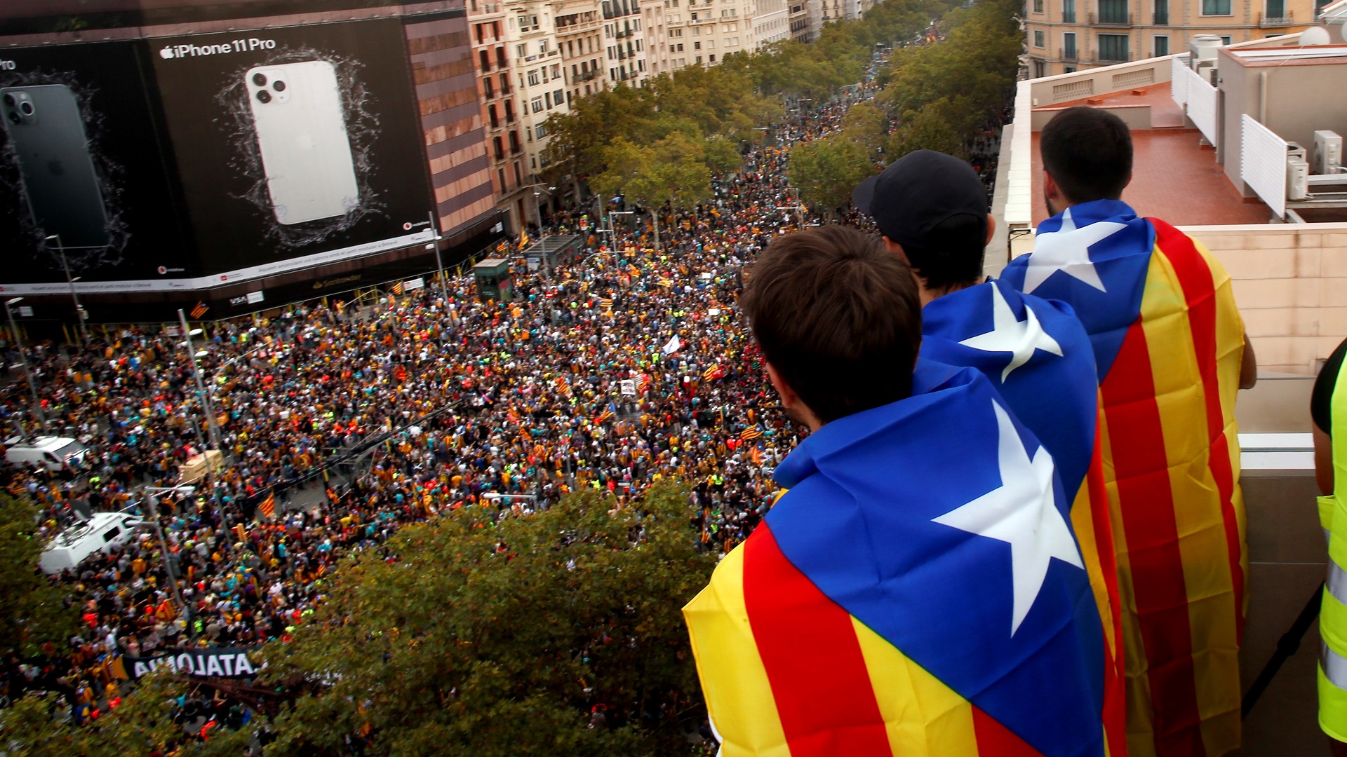 El independentismo catalán colapsa Barcelona - en-el-quinto-dia-de-protestas-en-espana-por-la-liberacion-de-lideres-independentistas-se-realizo-una-marcha-de-525-mil-personas