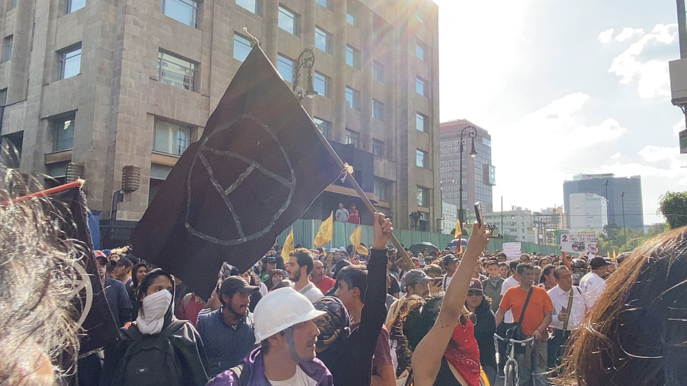 Actos vandálicos en la marcha por el 2 de octubre; falló la estrategia del gobierno capitalino - enchapuchados-marcha-2-de-octubre-3