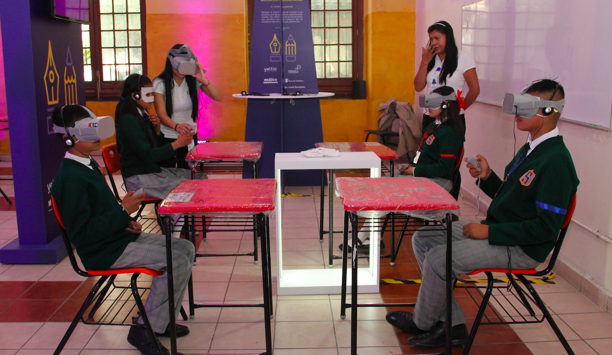 Facebook y SEP firman convenio para combatir bullying con realidad virtual