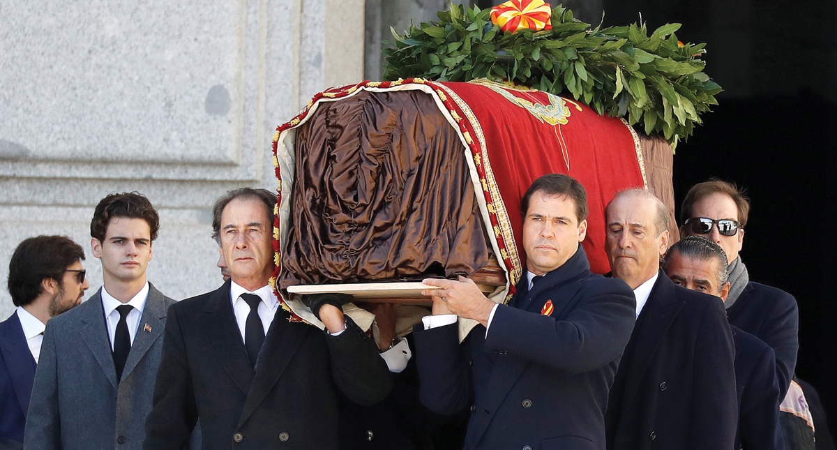 Exhuman restos de Francisco Franco del Valle de los Caídos