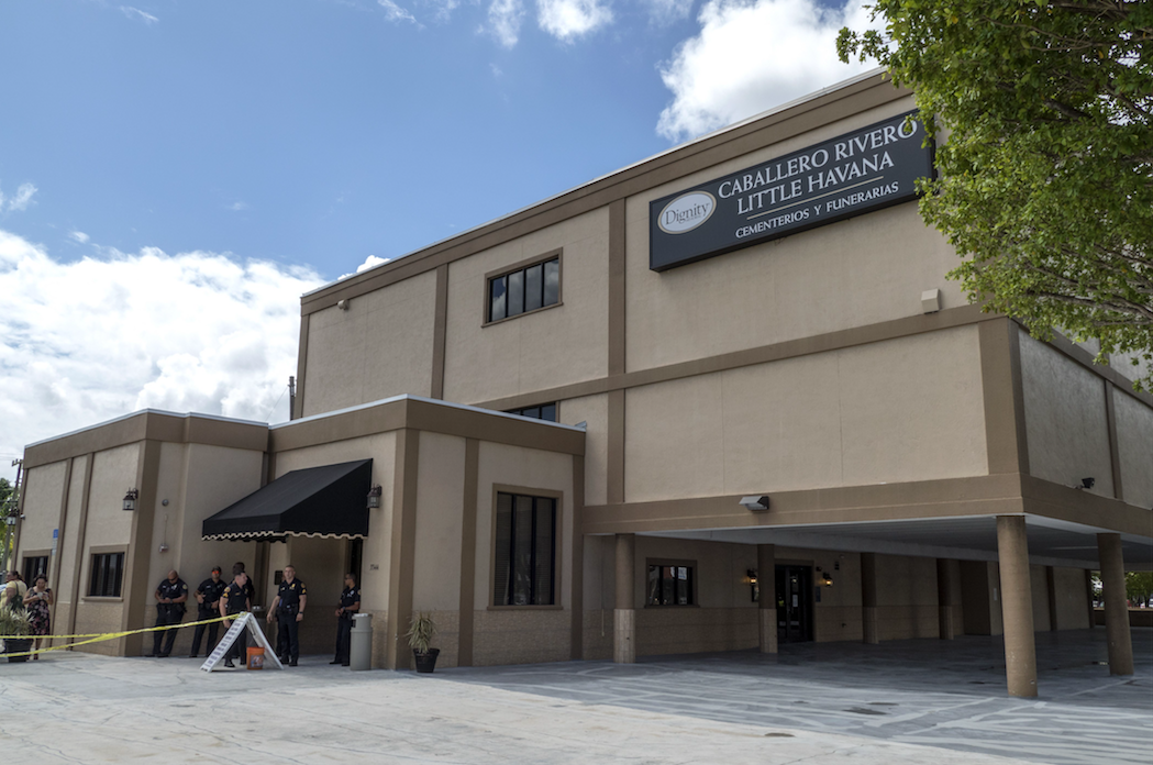 Ya fueron cremados los restos de José José