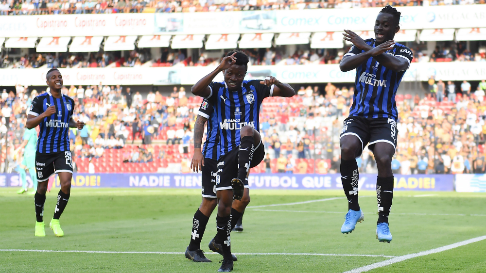 Gallos Blancos golea a Pumas en el Corregidora