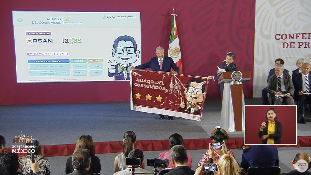 Entregan reconocimiento a gasolineras con precios más bajos