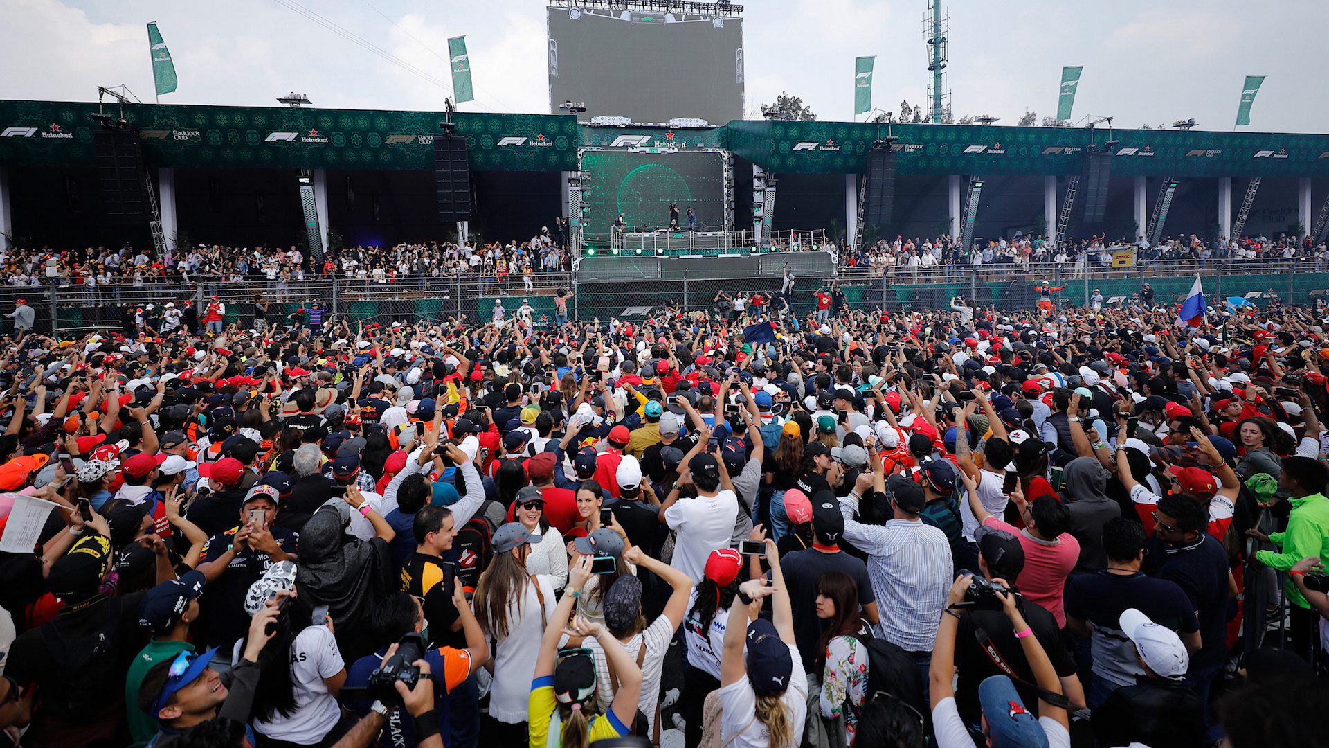 Gran Premio de México, una fiesta total. Gana Hamilton y se acerca a su sexto título de Fórmula 1 Gran Premio de México, una fiesta total. Gana Hamilton y se acerca a su sexto título de Fórmula 1