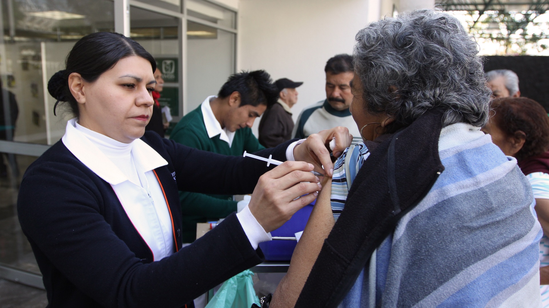 IMSS aplicará 10 millones 802 mil 118 vacunas contra la influenza - imss-vacunacion-influenza-2