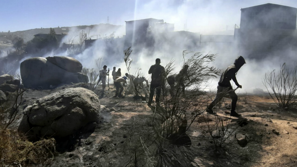 Sigue combate a incendio forestal en Baja California Sigue combate a incendio forestal en Baja California