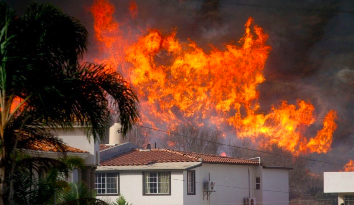 Incendios en Baja California dejan tres muertos y cuatro heridos Incendios en Baja California dejan tres muertos y cuatro heridos
