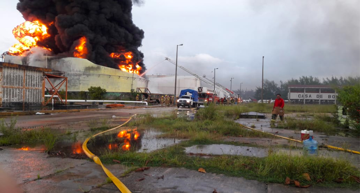 Tormenta eléctrica causó incendio en el Complejo Pajaritos, afirma Pemex