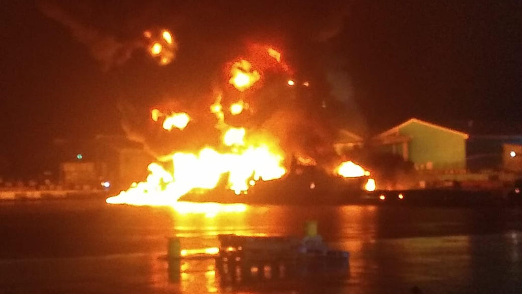 #Video Incendio de buque se prolonga por más de 24 horas en Colima - incendio-de-buque-en-manzanillo-colima