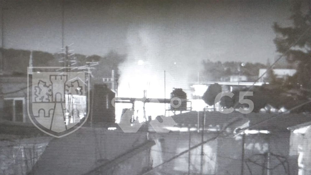 Bomberos atienden incendio en casa de Tláhuac