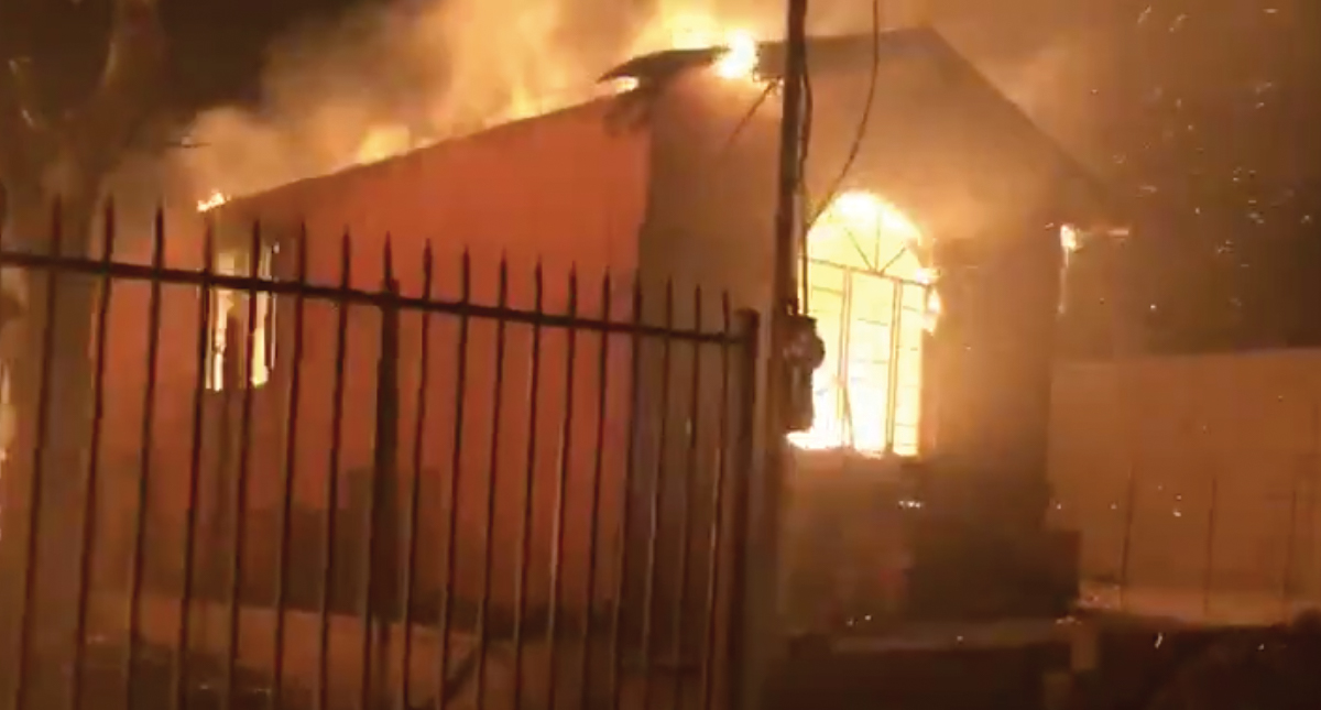 Al menos 35 viviendas destruidas por incendios en Baja California Al menos 35 viviendas destruidas por incendios en Baja California