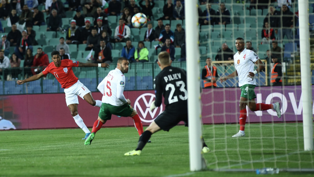 Duras sanciones de UEFA a Bulgaria por incidentes ante Inglaterra