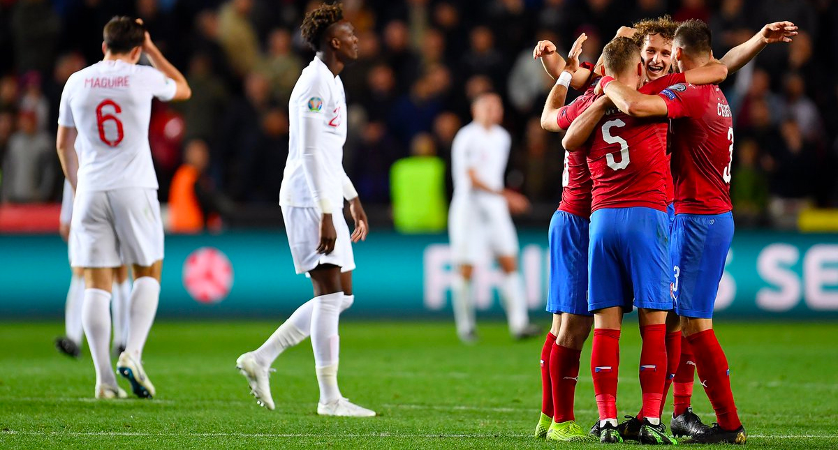 República Checa le da la vuelta a Inglaterra rumbo a la Euro