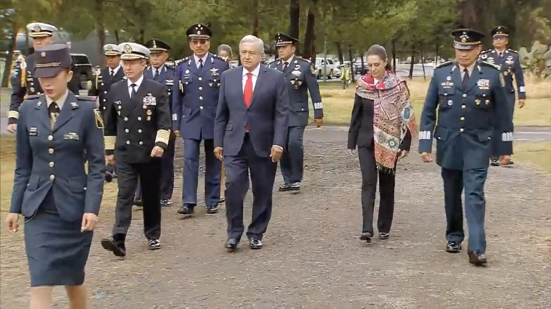 “Hoy es un día histórico y que viva el nuevo aeropuerto de Santa Lucía”: López Obrador