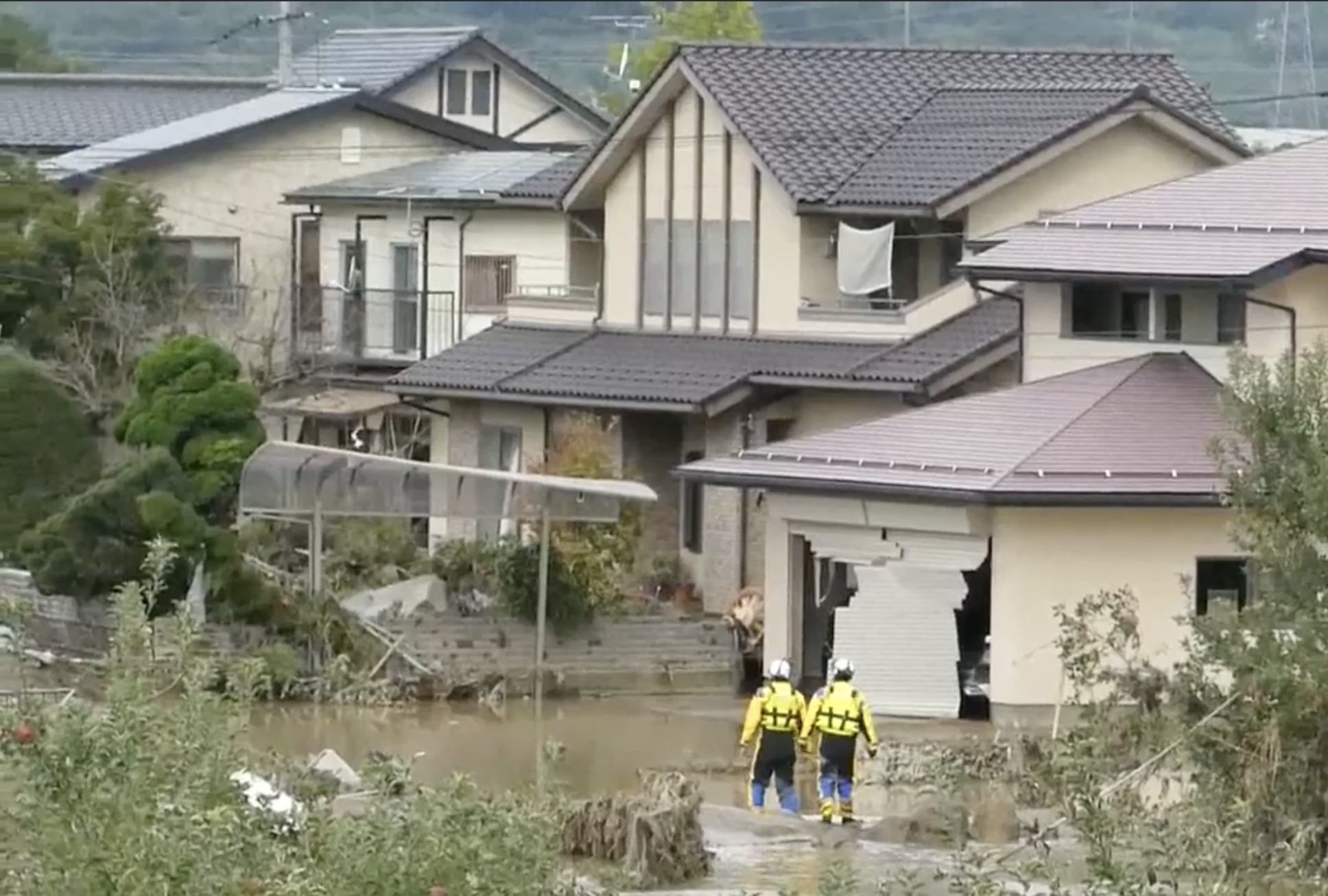 Japón busca supervivientes tras paso de tifón que deja cerca de 50 muertos