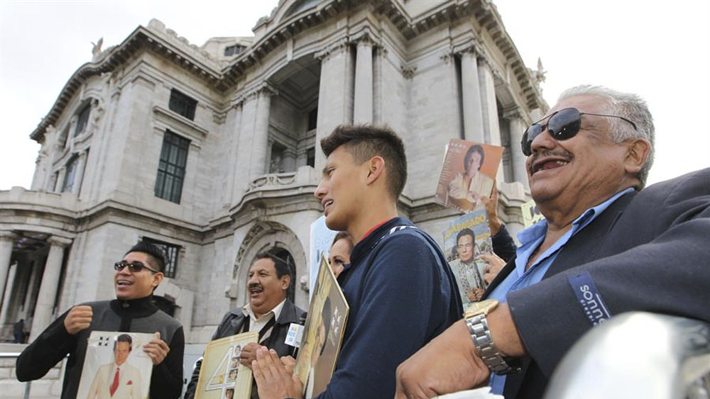 Operativo de seguridad en Bellas Artes por homenaje a José José