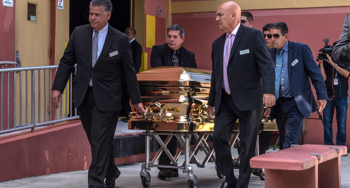 Posponen 48 horas cremación de José José