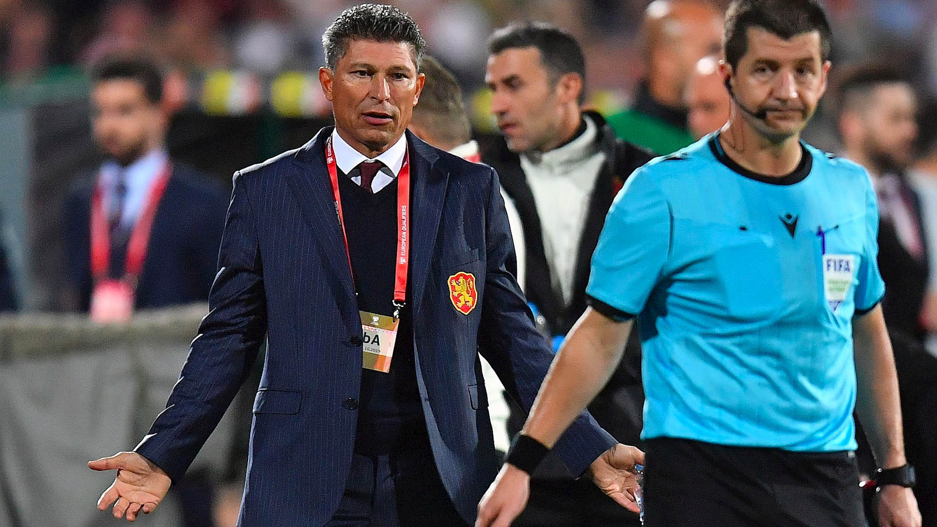 Renuncia seleccionador de Bulgaria tras humillante derrota y escándalo