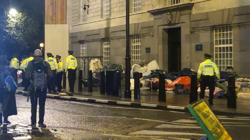 Protestas de Extinction Rebellion en Londres dejan más de 300 detenidos - la-policia-metropolitana-de-londres-exhorto-a-los-manifestantes-a-quitar-sus-campamentos
