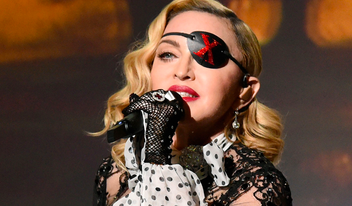 Madonna pospone concierto por lesión en la rodilla