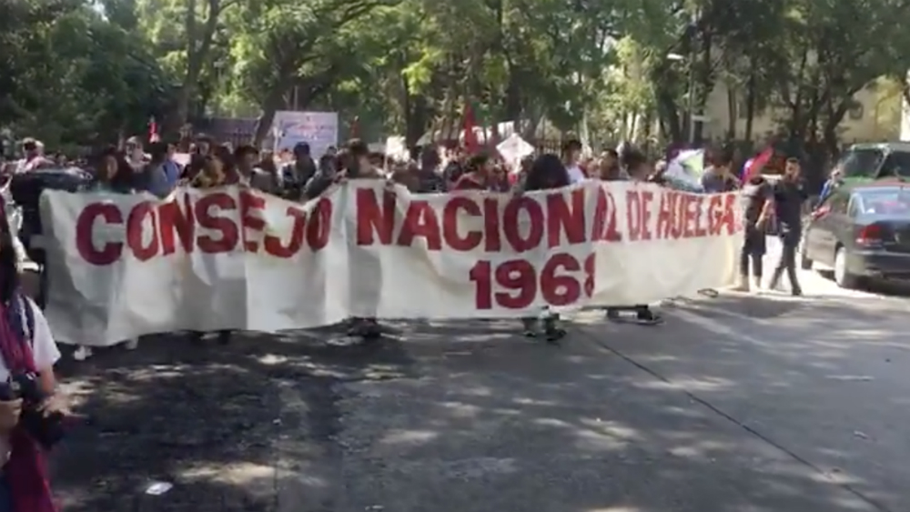Marchan del Casco de Santo Tomás hacia Tlatelolco por 2 de octubre