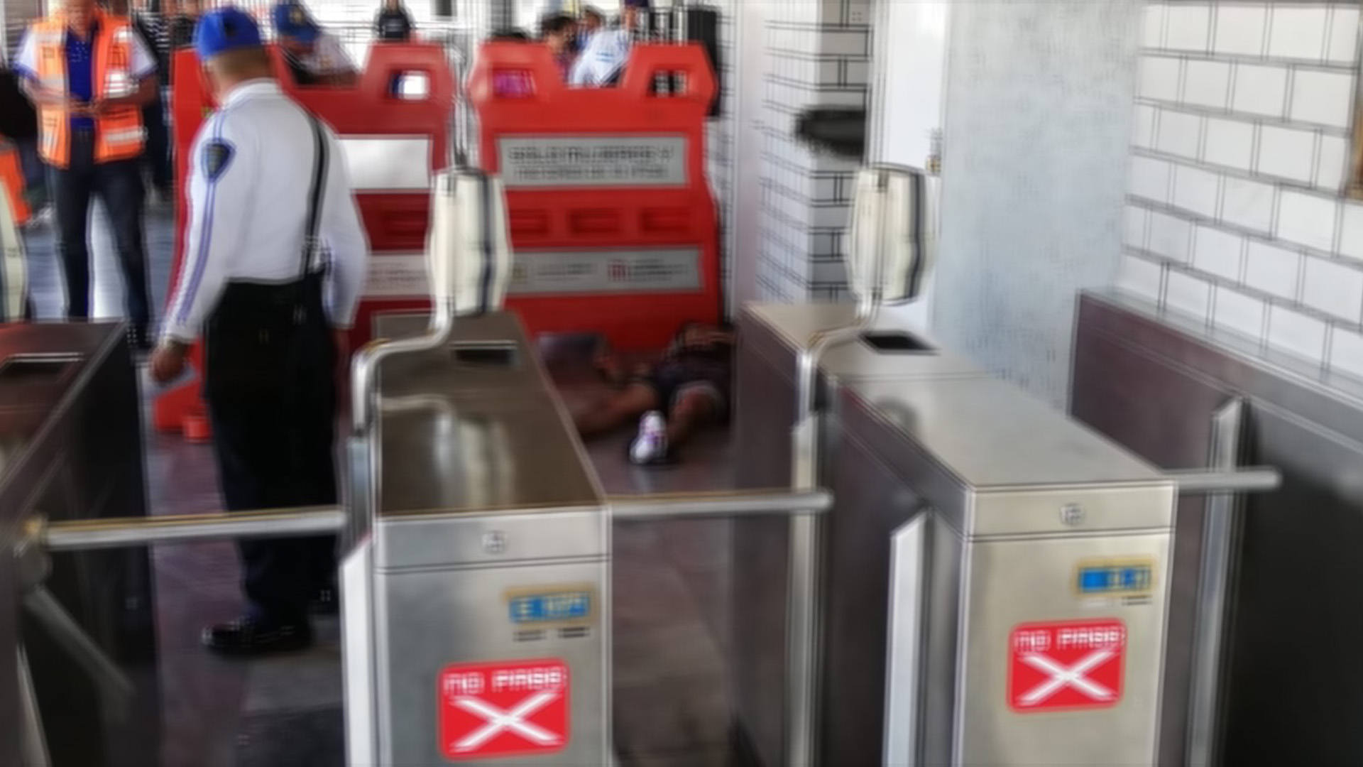 Muere hombre en Metro Guelatao; entró a pedir ayuda tras ser apuñalado