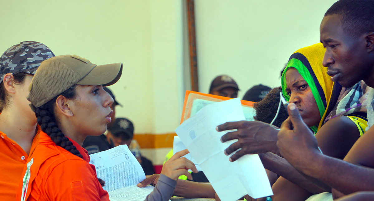 Migrantes africanos en Tapachula emprenden caravana rumbo a EE.UU.