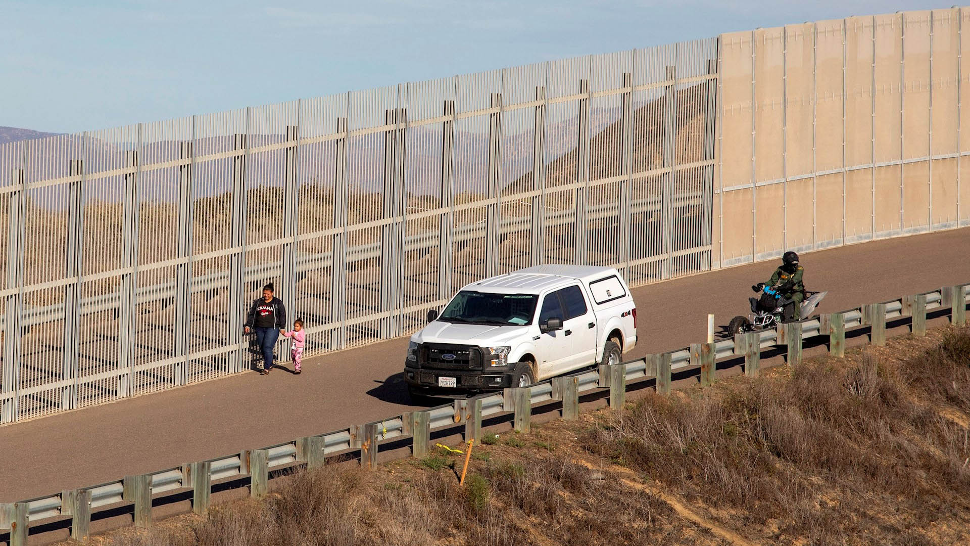Destacan aprobación de paquete de leyes a favor de migrantes en California