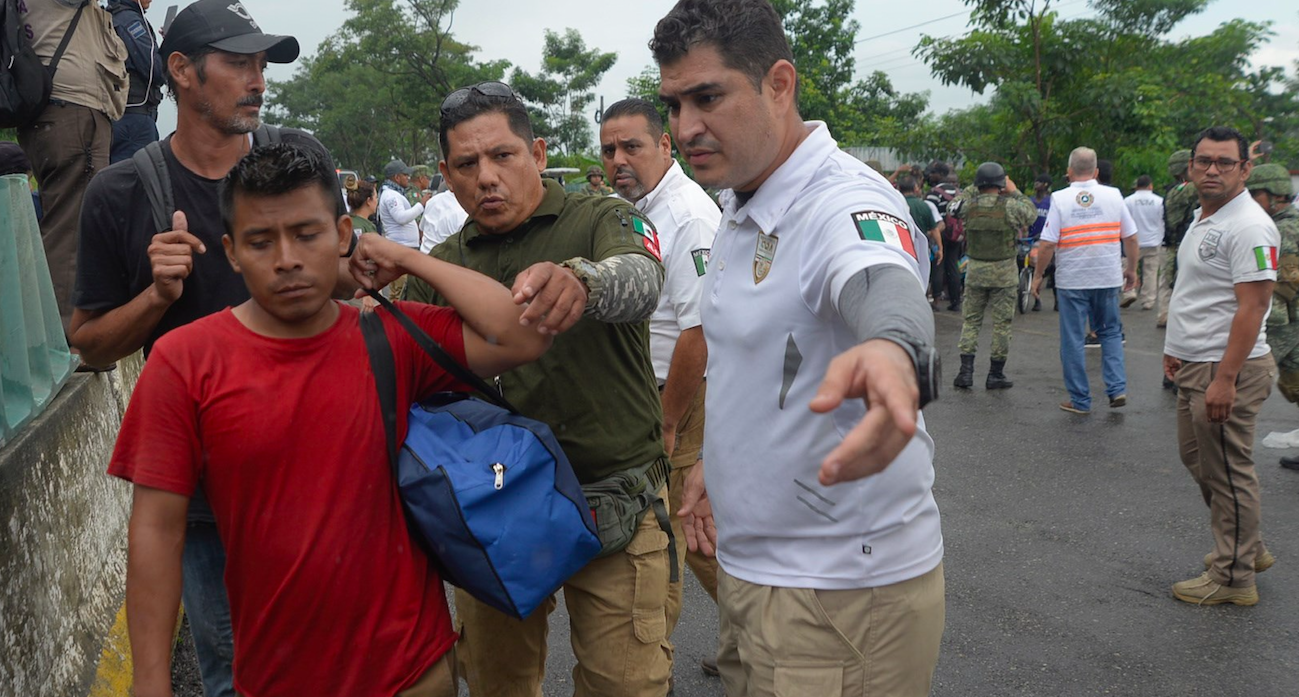 Gobierno de México es perrero de Trump: activista