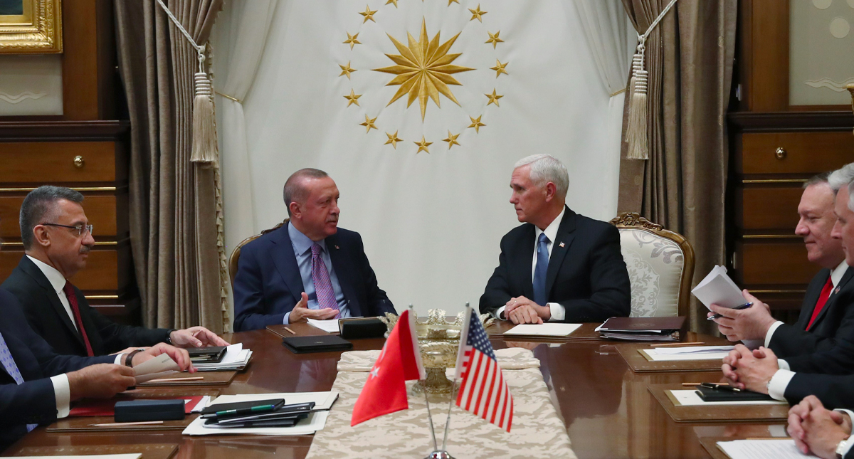Pence anuncia un alto al fuego de la ofensiva turca contra milicia de Siria