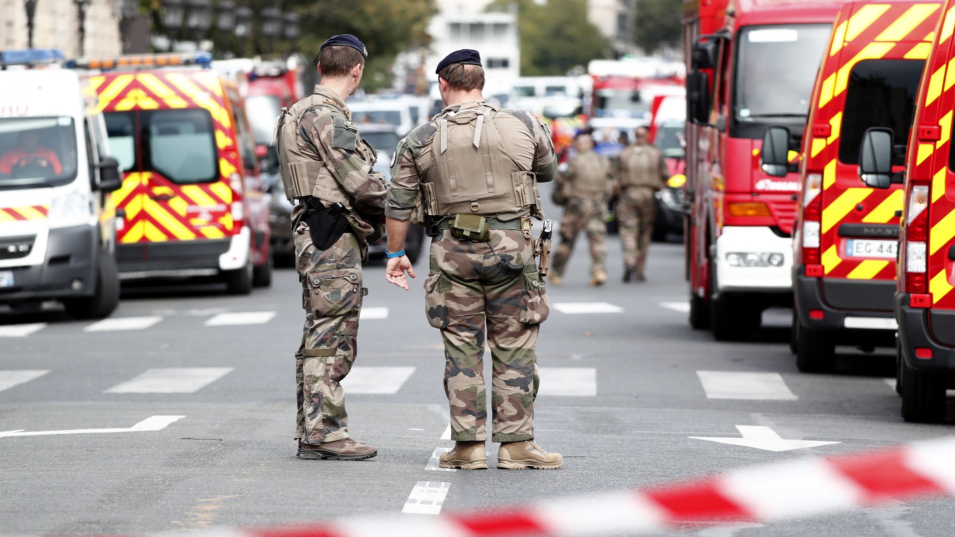 Investigan como acto terrorista el asesinato de 4 policías en París