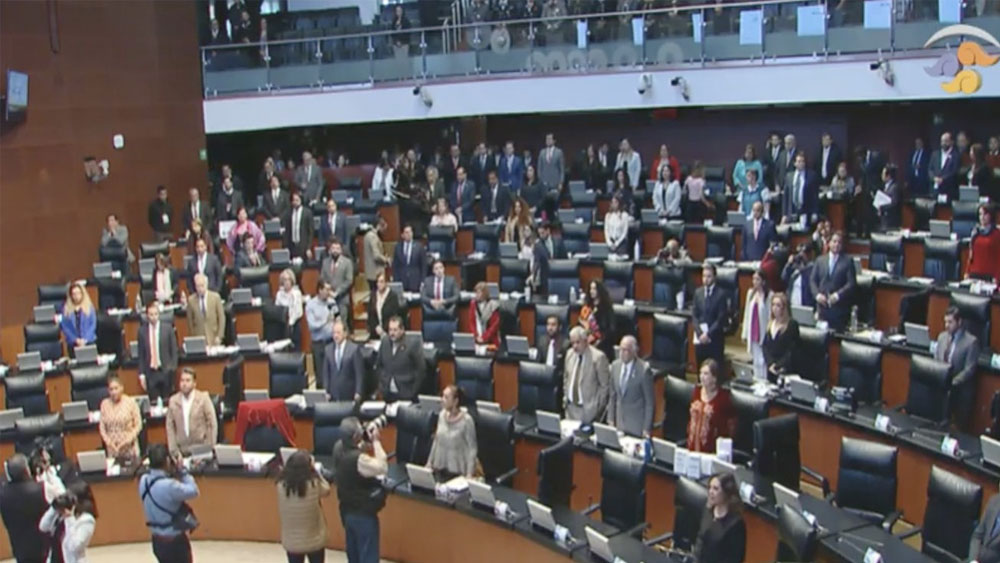 Senado guarda minuto de silencio por soldados muertos en enfrentamientos