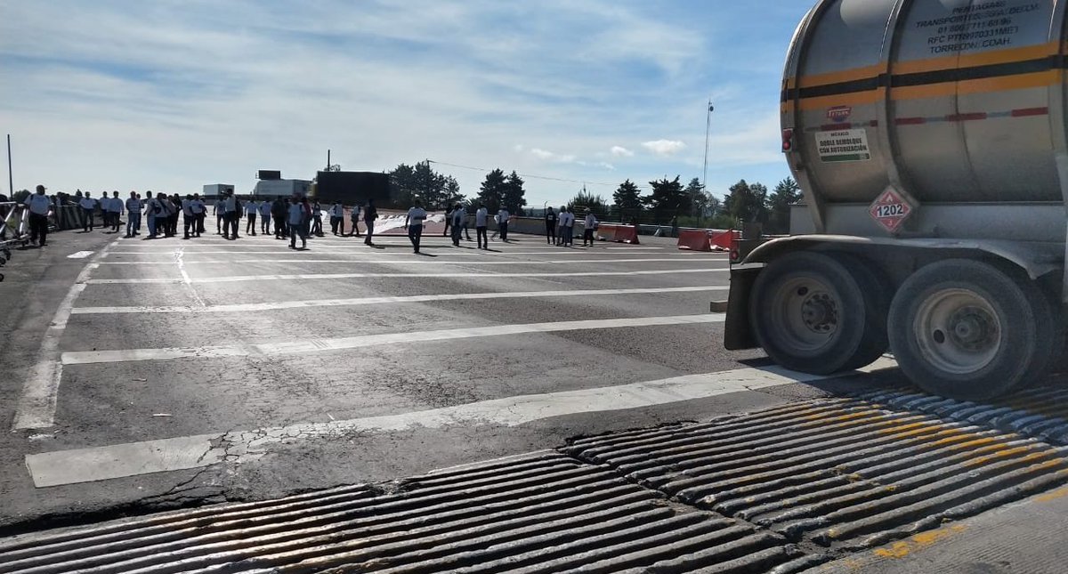 Bloquean recicladores autopistas del Valle de México