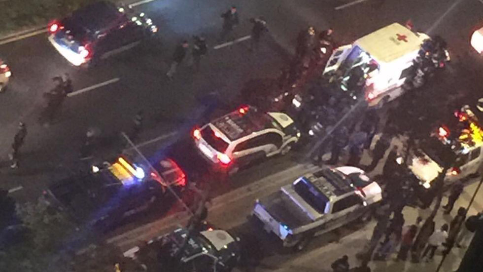 Vecino de Tlatelolco desarma a delincuentes y los balea - movilizacion-policiaca-y-de-ambulancias-por-intento-de-asalto-en-tlatelolco