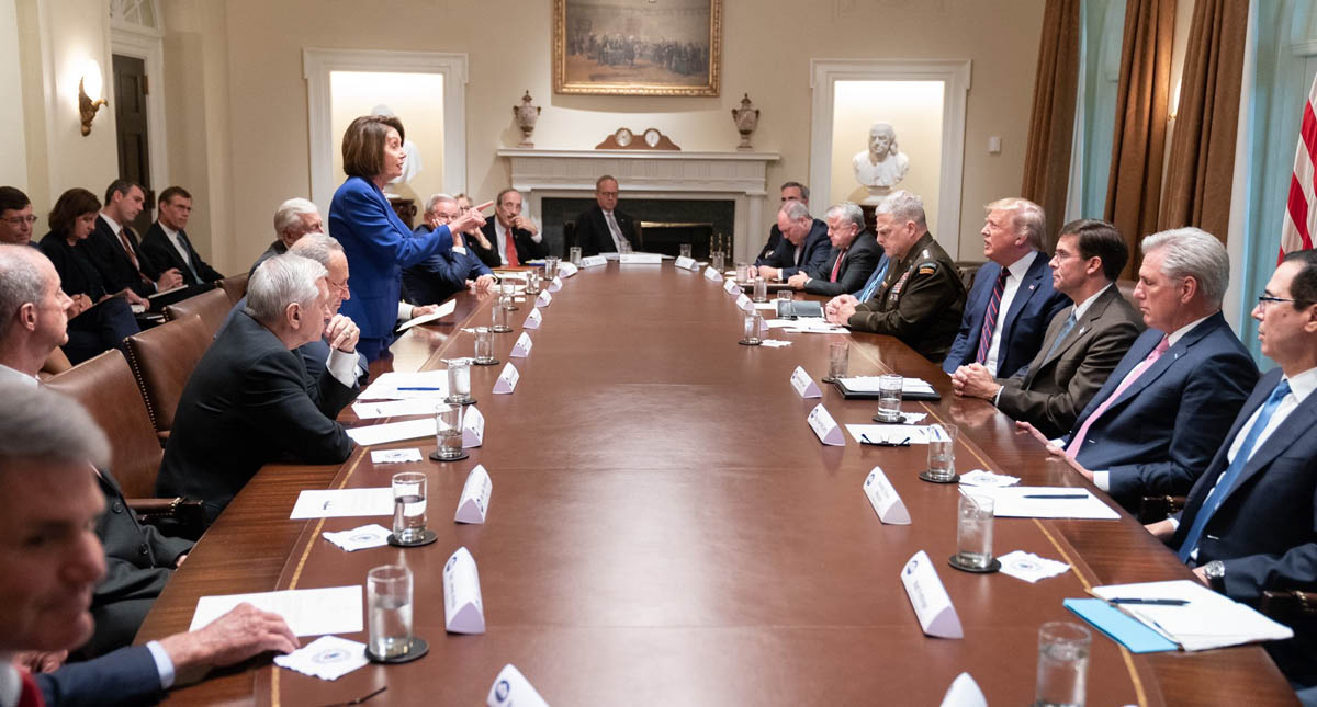 Pelosi abandona reunión con Trump sobre Siria tras insultos