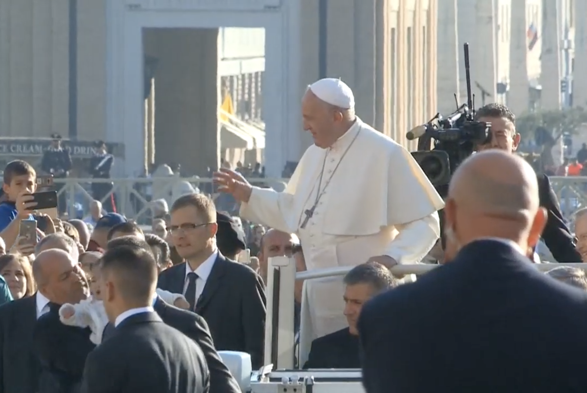 El papa pide diálogo y el fin de las manifestaciones violentas en Chile